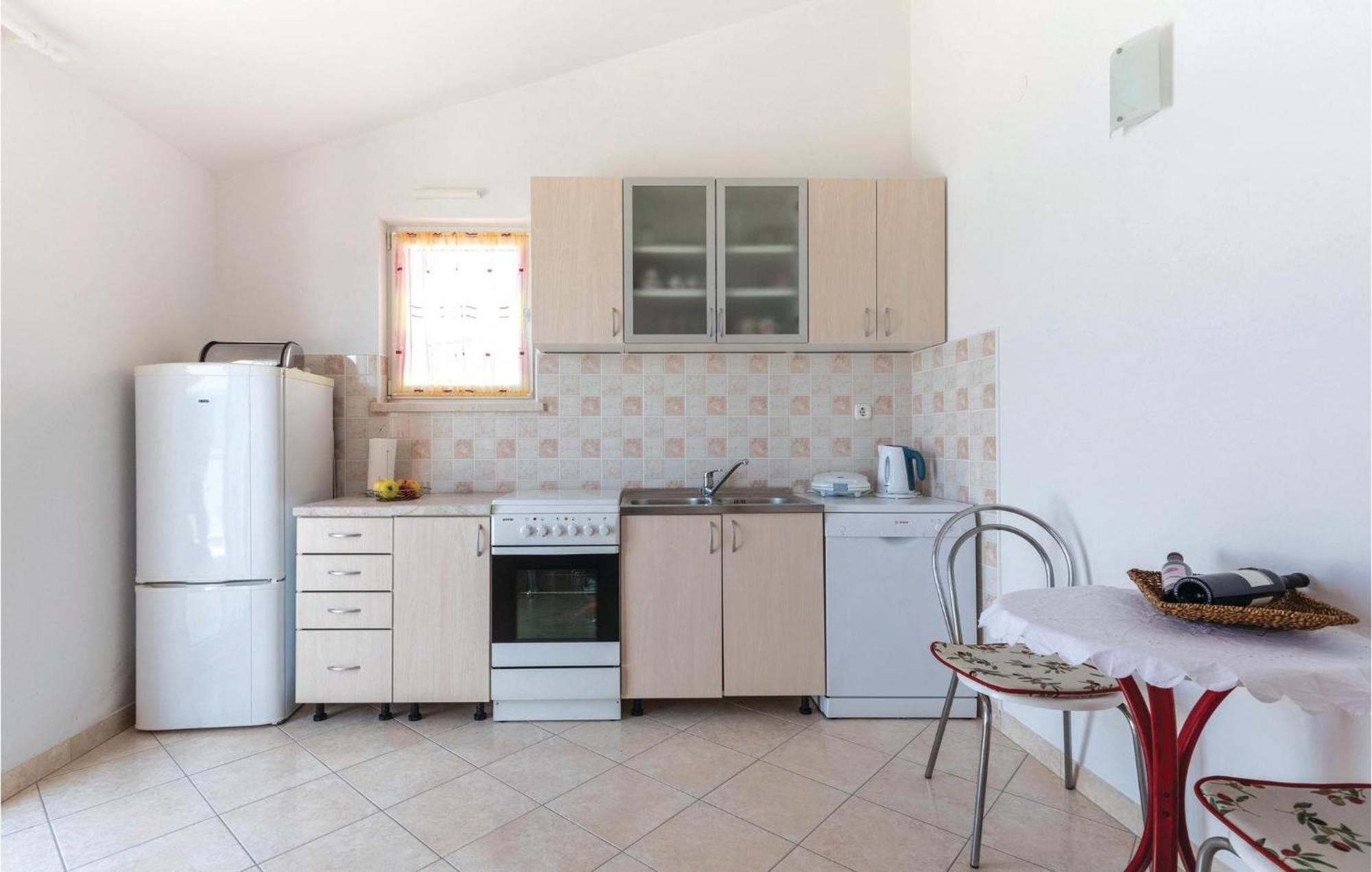 2 Bedroom Lovely Apartment In Komarna Klek Zewnętrze zdjęcie