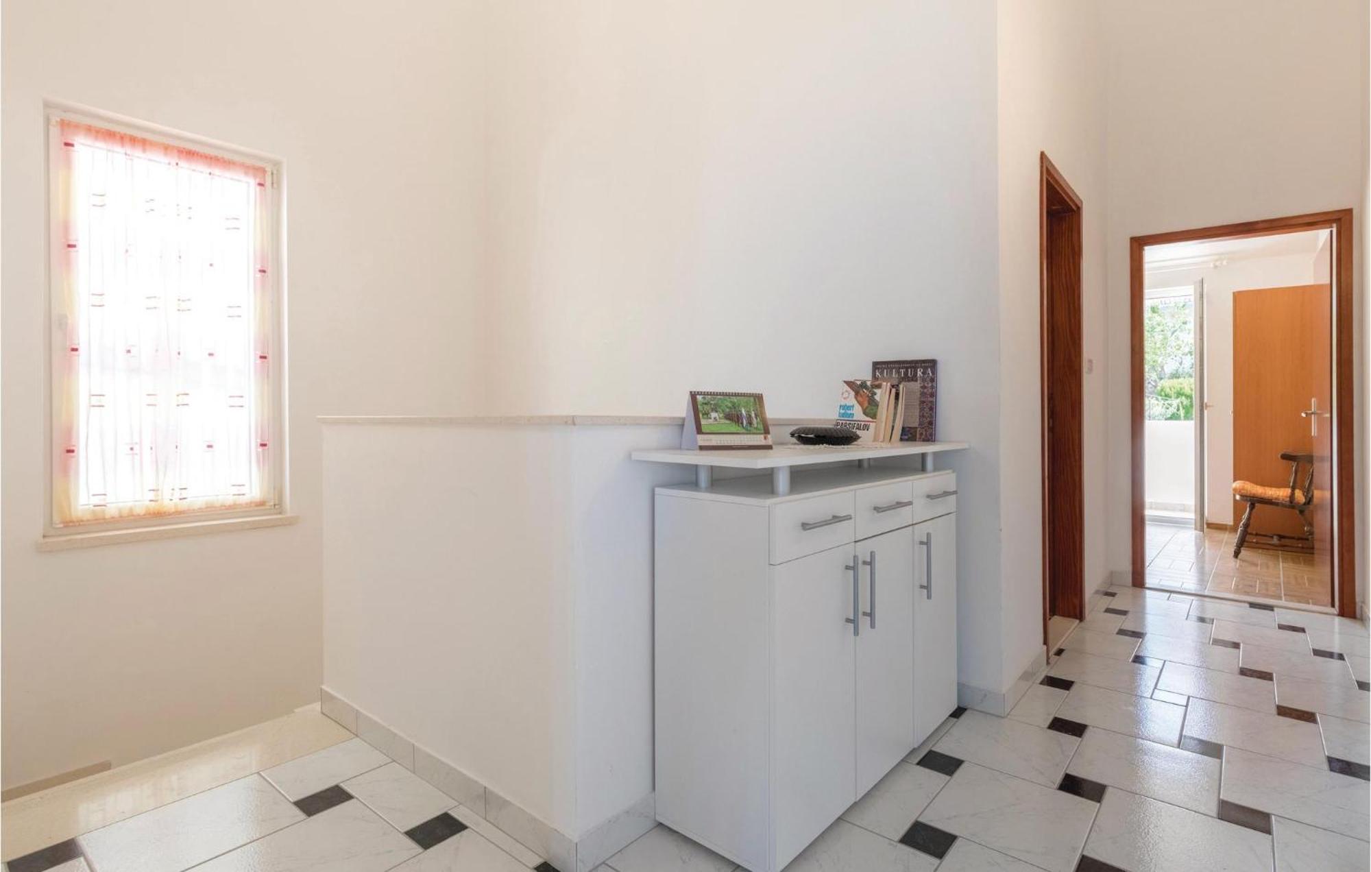 2 Bedroom Lovely Apartment In Komarna Klek Zewnętrze zdjęcie